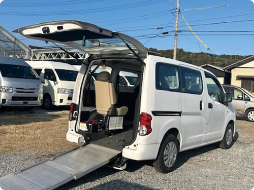 介護福祉タクシーMIRAI車両